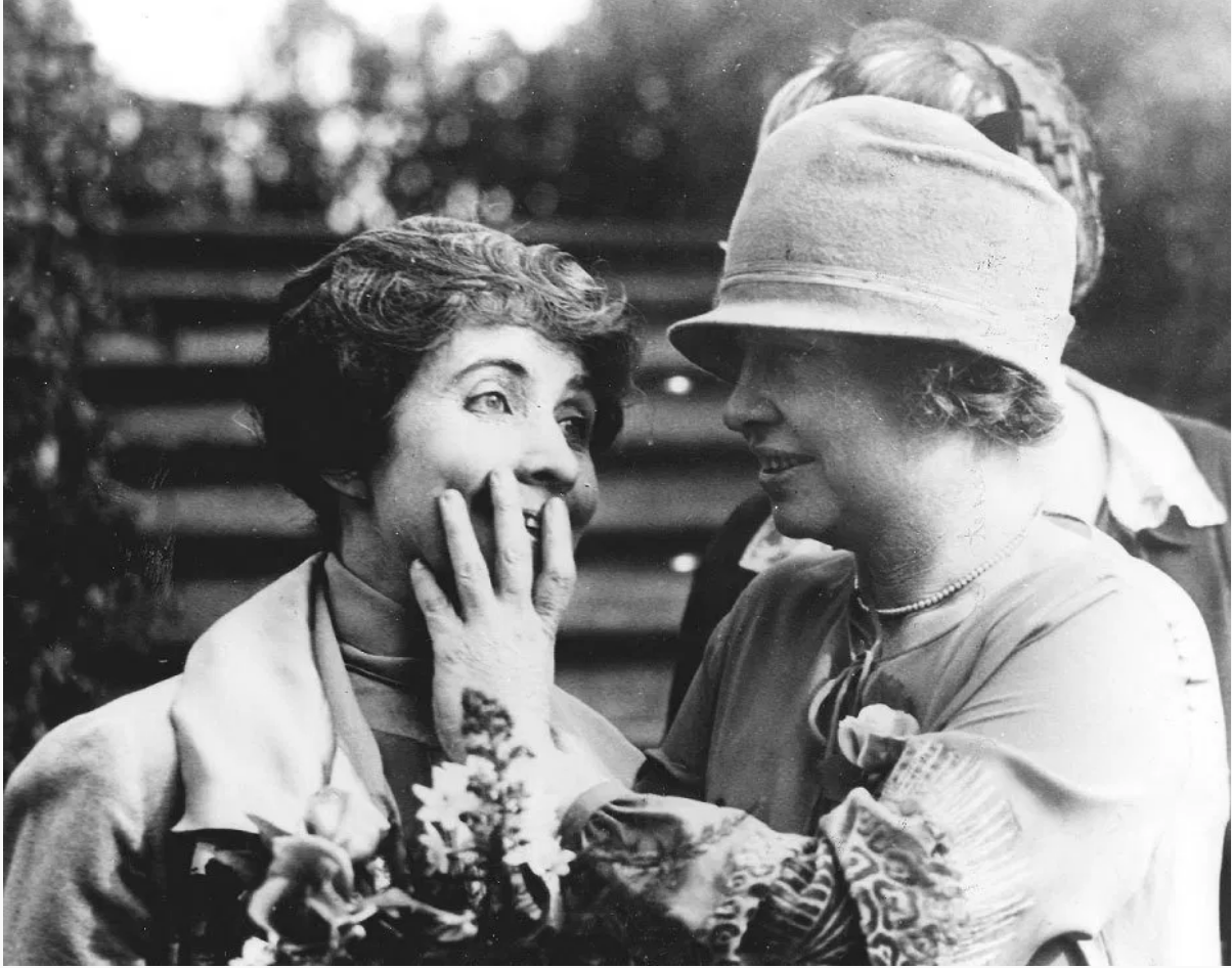 Grace Coolidge (L) and Helen Keller.png